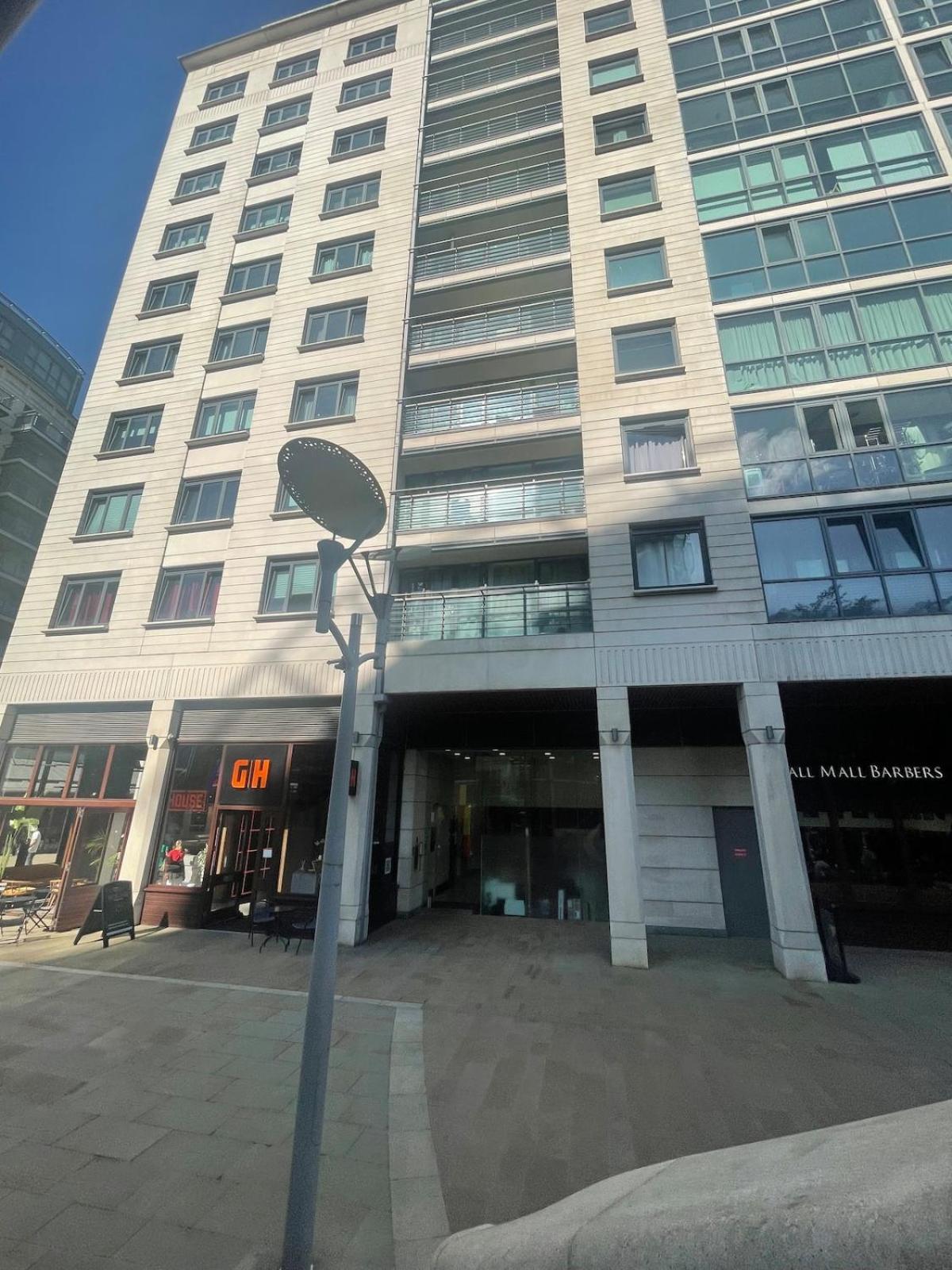 Away From - Flat In Paddington * Londra